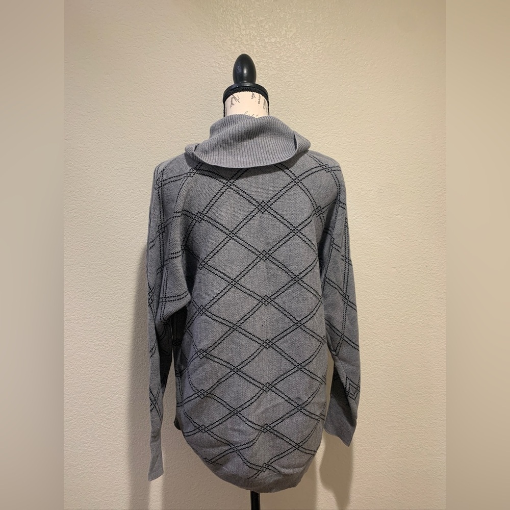 Liz Claiborne Gray Patterned Cowl Neck Sweater - Picture 2 of 8
